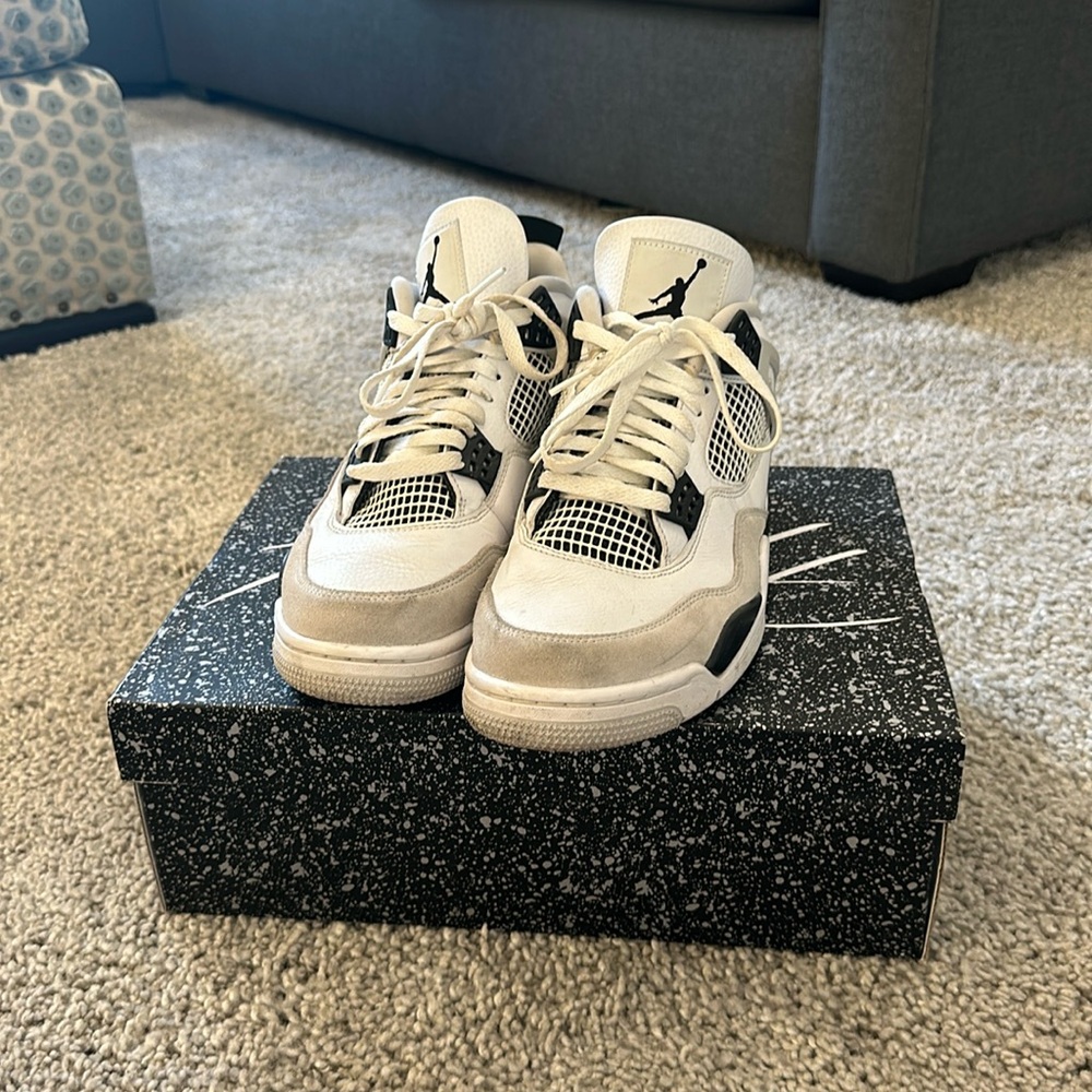 Great condition!! Authentic. Jordan 4 Retro Military Black. Size 10.5